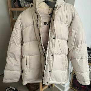 Women’s Aritzia Superpuff Cream